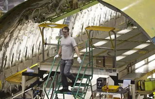 意外吧 波音777飛機制造工廠,幾乎所有的工作都是由人力控制